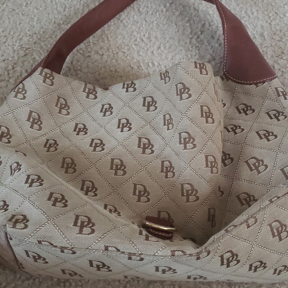 Dooney and bourke bag